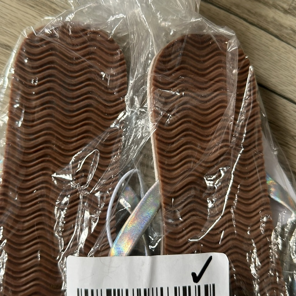 J Crew crew cuts NWT easy summer Holographic Flip Flops silver big kids size 5 - Picture 7 of 9